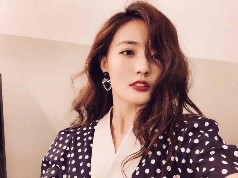 因为一个男人,2个小花的经纪人开撕了|徐璐|胡冰卿|张铭恩_新浪新闻