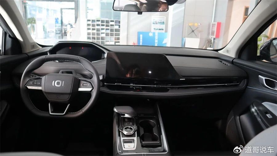 启源A06和Q05双车到店 一个偏向家用，一个战斗气息满满