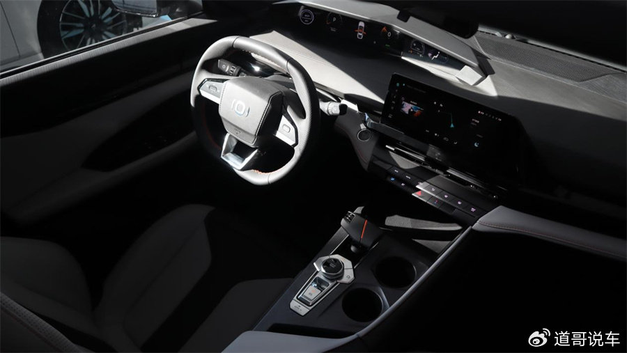 启源A06和Q05双车到店 一个偏向家用，一个战斗气息满满