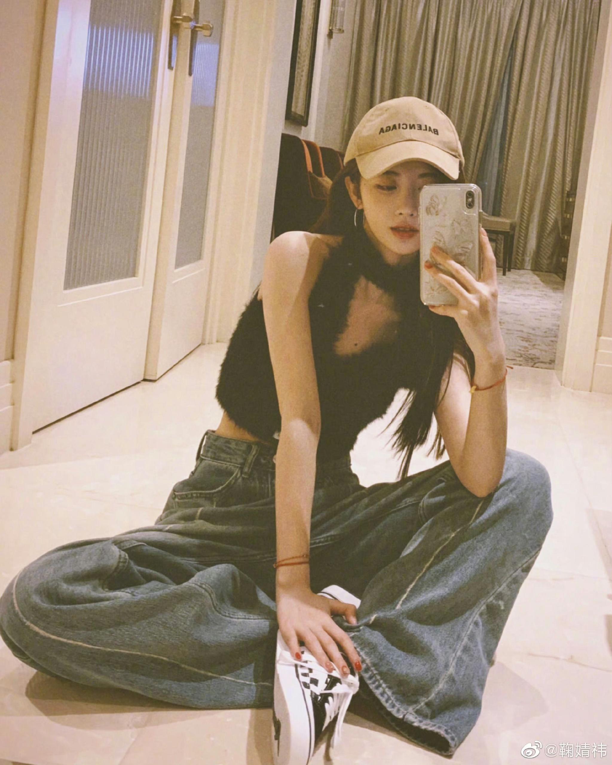 鞠婧祎———对镜自拍的模板__财经头条