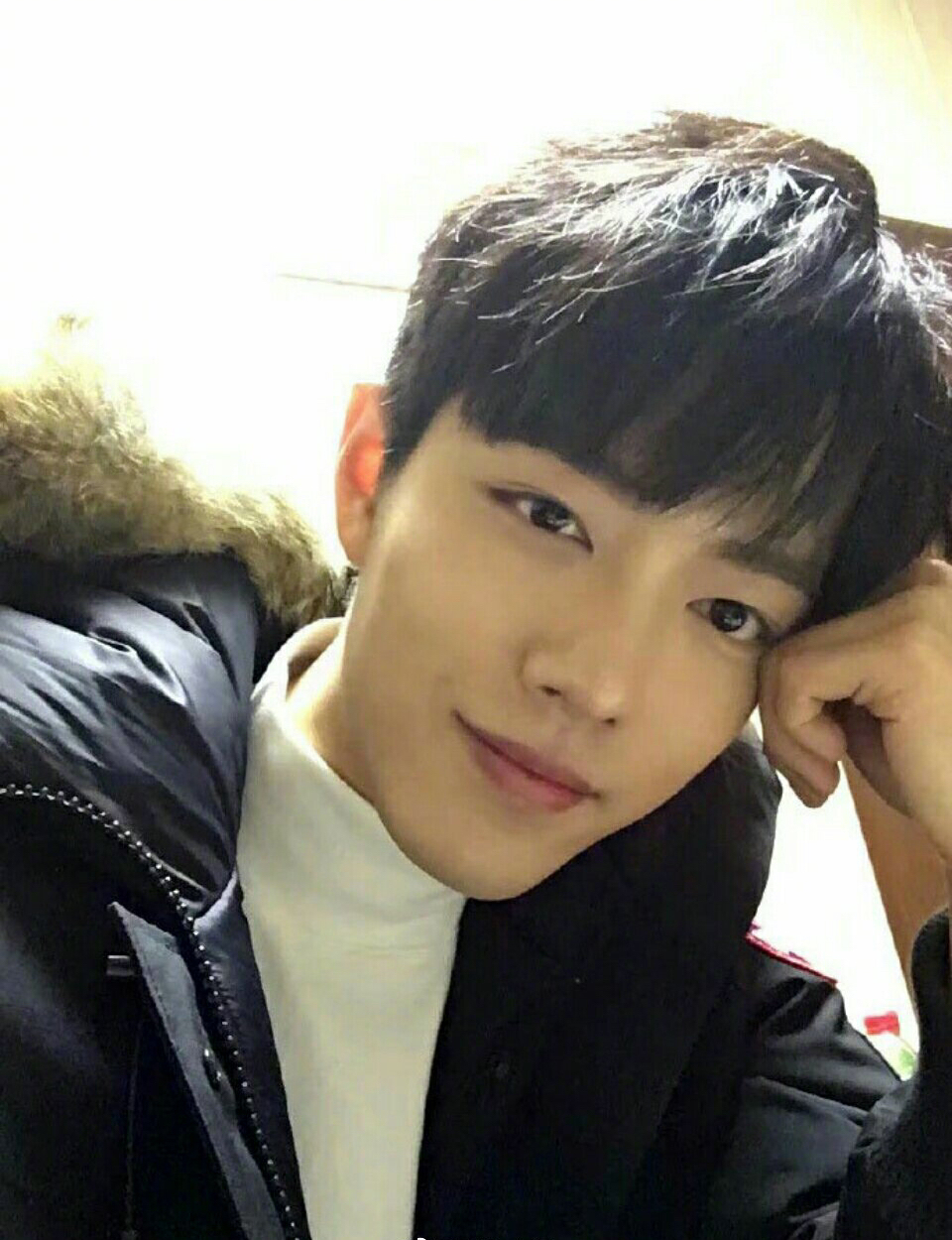 肖战素颜怼脸拍合集,五官经得起无限放大,果真是大帅哥了