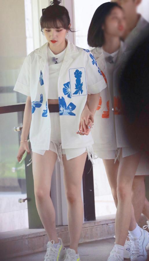 公司包装胜过整容宋雨琦出道前旧照公开像极hold住姐