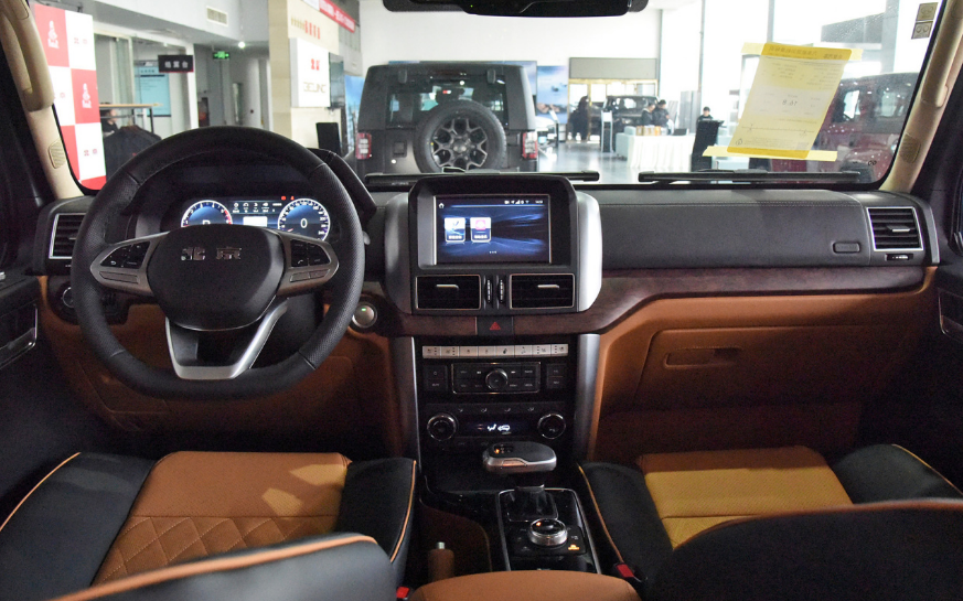 冷门国产“豪车”对比，北京BJ80对比红旗HS7谁更出色？