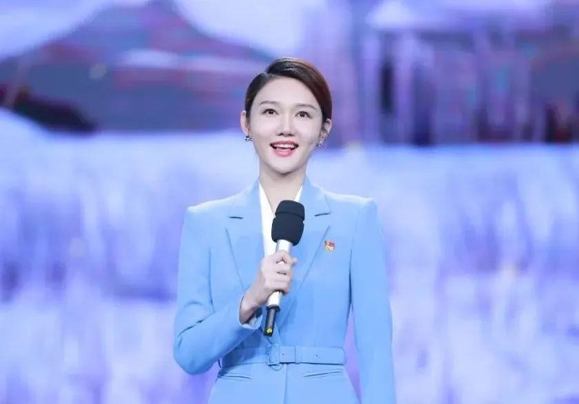 央视新晋美女主持个个才貌双全谁能成为董卿的接班人