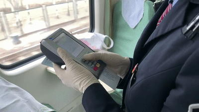 二维码铁路上的补票机也在不断更新随着科技发展应该都见过补票机在