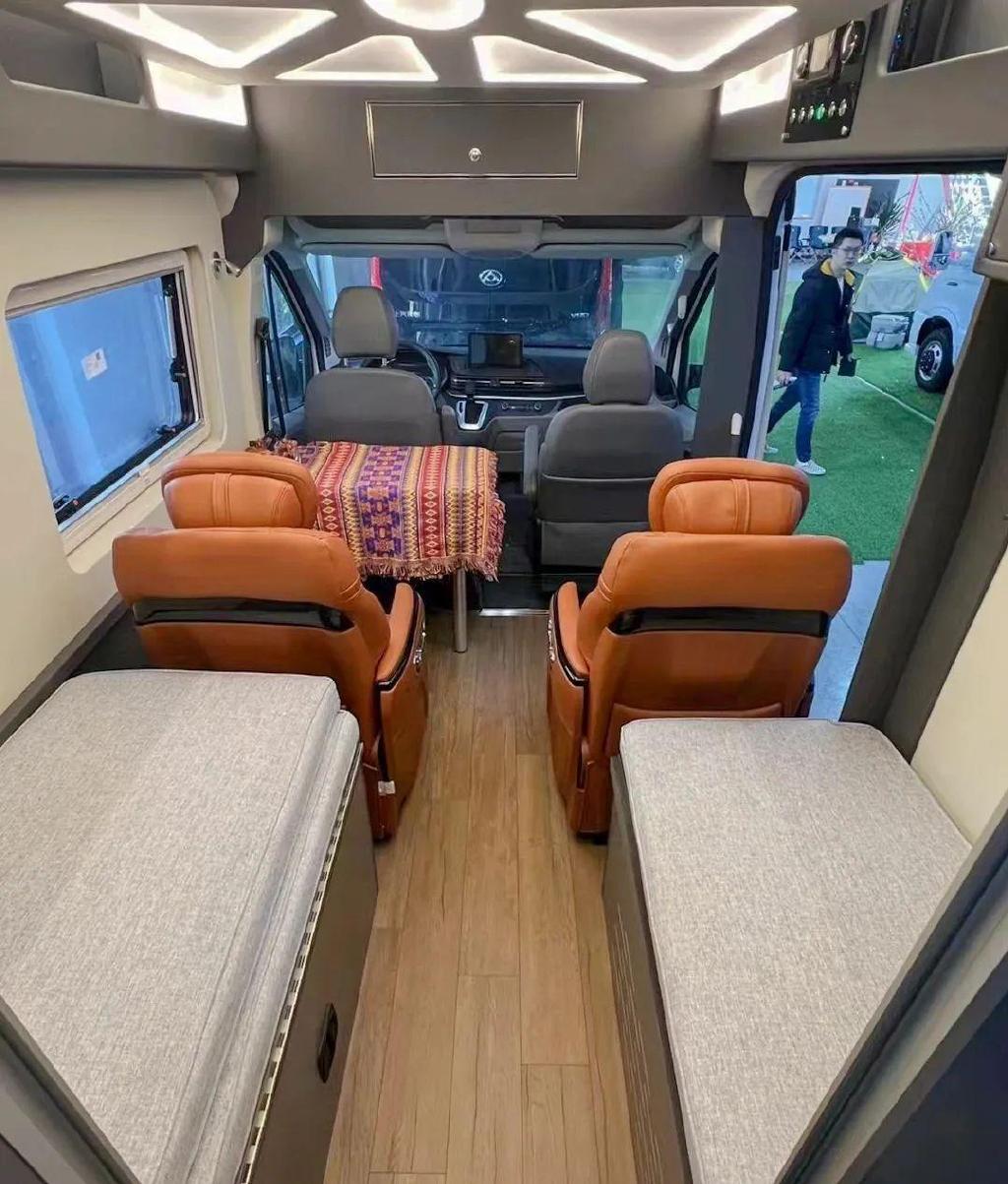 欢喜大通V90 B型房车 后置厨卫＋电动吊床 尽享品质之旅-新浪汽车