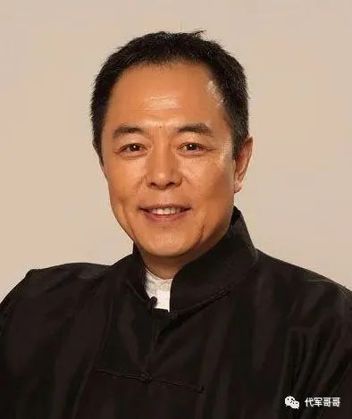 她捧红男友张铁林，25岁未婚生女反遭抛弃，如今48岁过得怎样？|侯俊杰|张铁林|女儿_新浪新闻