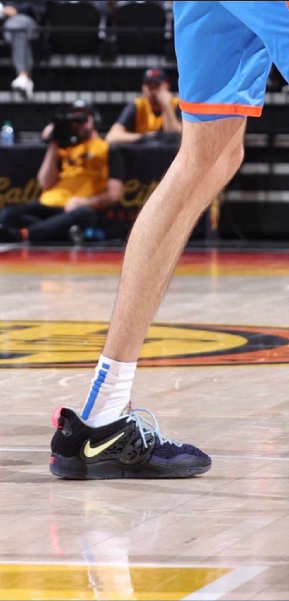 今日最火切特霍姆格伦的腿这玩应谁看谁迷糊魔性极了