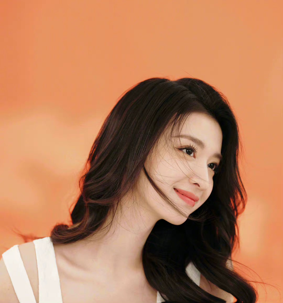 95花王楚然侧颜大赏给人一种清冷疏离而又惊心动魄的美