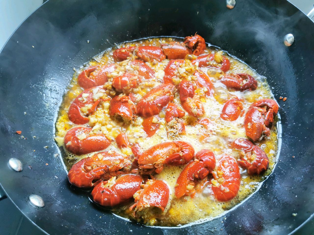 蒜蓉小龙虾的家常做法包教包会浓浓蒜香包裹小龙虾入味三分