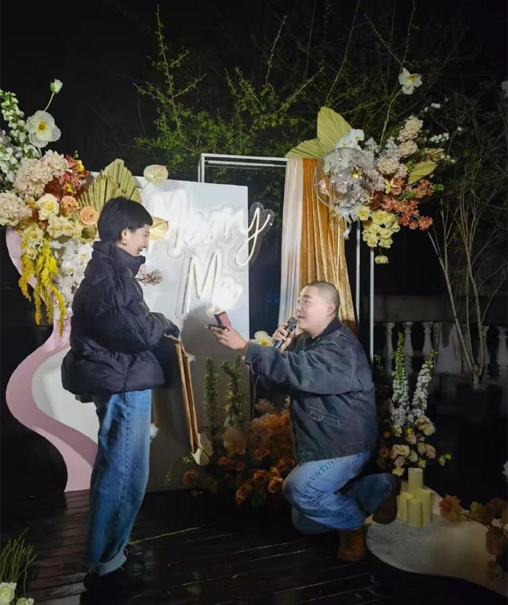 郝劭文携二婚妻子返台,林宁瑞与公婆隔马路比心,7岁女儿未同行