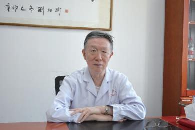 人物简介:冯兴华,主任医师,东城中医医院中医内科(风湿病)首席专家,第