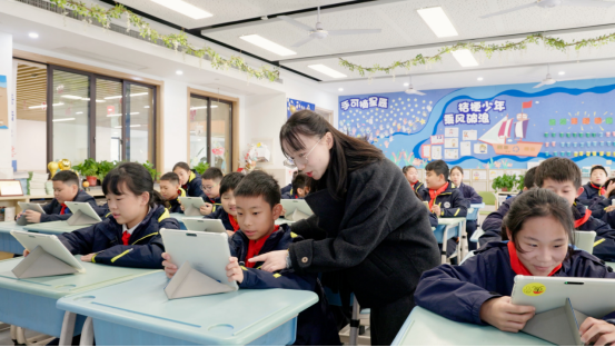 凝聚微光,看见成长:杭州春晖小学的数字化教研进阶之路|备课|杭州市|小学校长|浙江省|教师_新浪新闻
