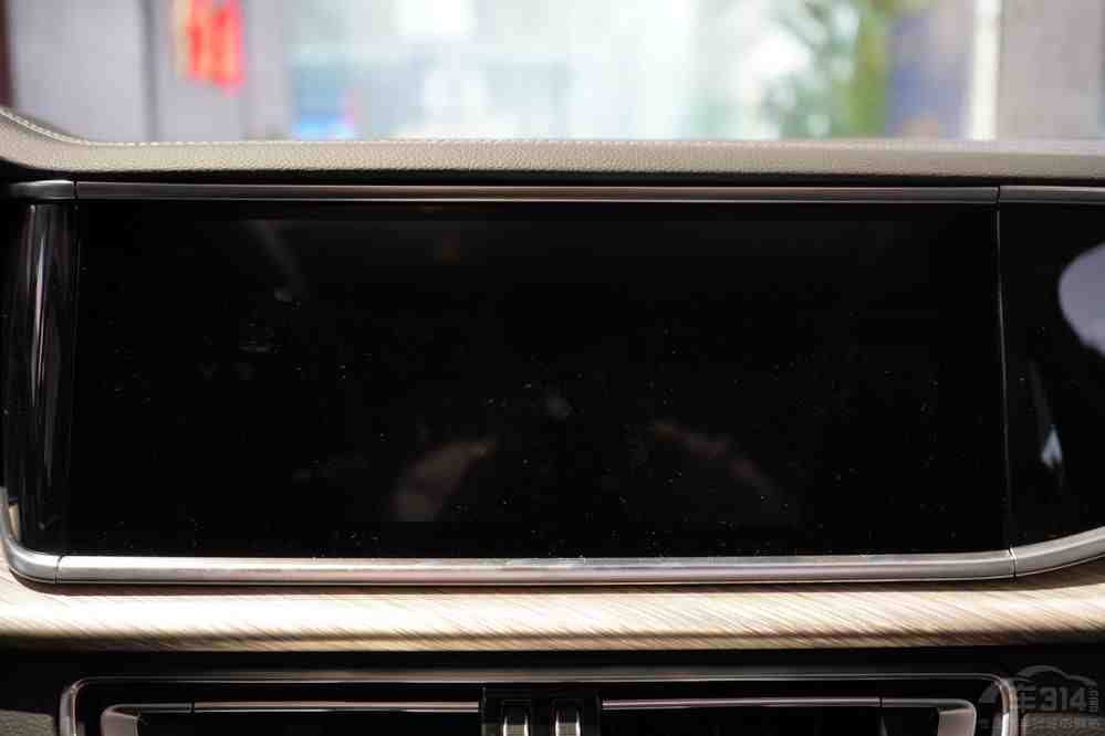 中德中大型豪华旗舰大对决：红旗H9对比奔驰E级谁更有优势