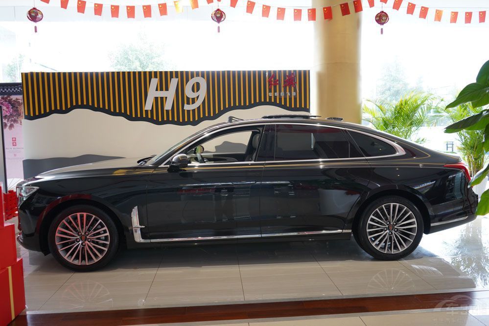 中德中大型豪华旗舰大对决：红旗H9对比奔驰E级谁更有优势