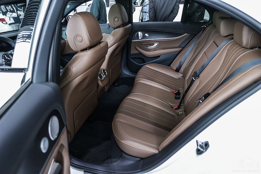 中德中大型豪华旗舰大对决：红旗H9对比奔驰E级谁更有优势