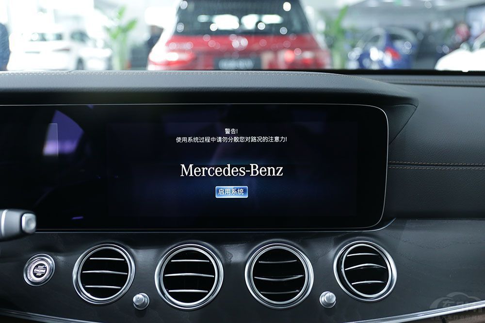 中德中大型豪华旗舰大对决：红旗H9对比奔驰E级谁更有优势