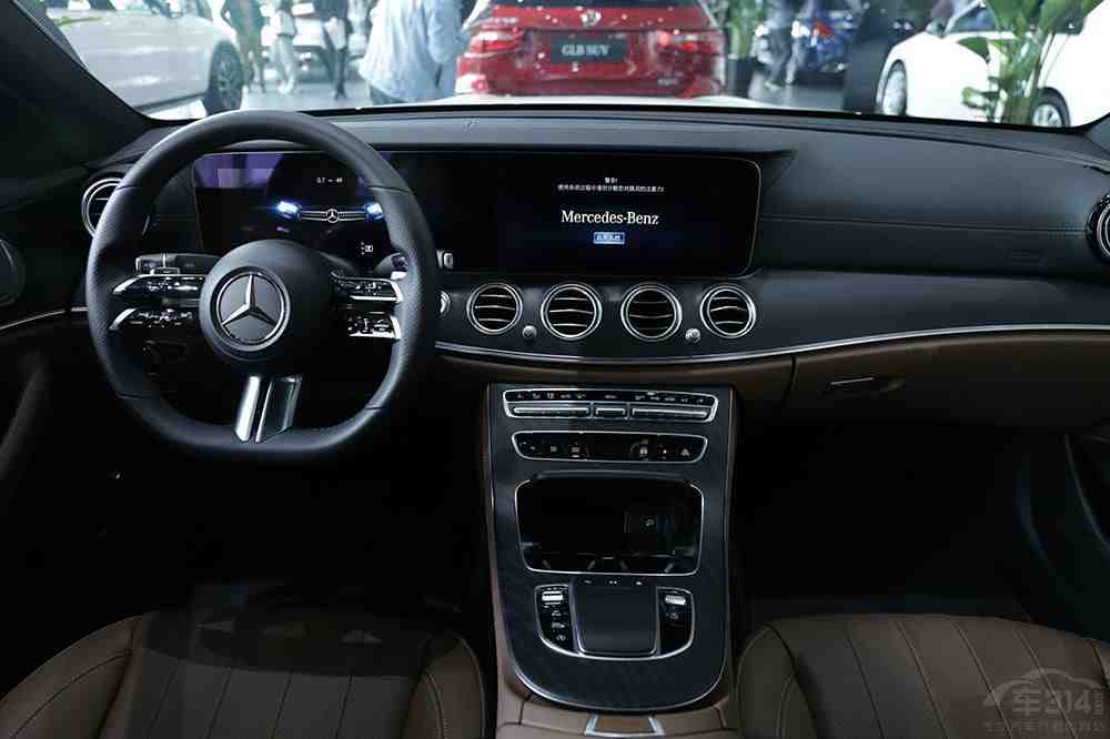 中德中大型豪华旗舰大对决：红旗H9对比奔驰E级谁更有优势