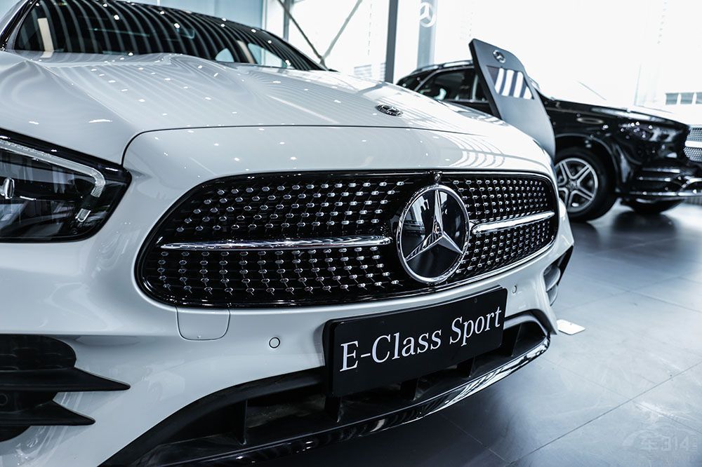 中德中大型豪华旗舰大对决：红旗H9对比奔驰E级谁更有优势