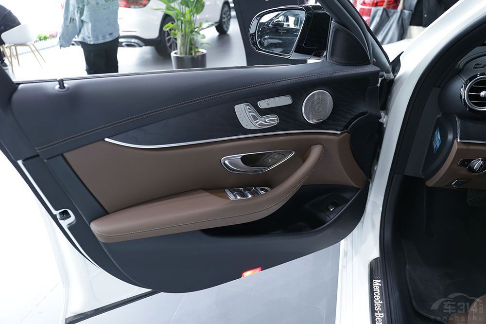 中德中大型豪华旗舰大对决：红旗H9对比奔驰E级谁更有优势