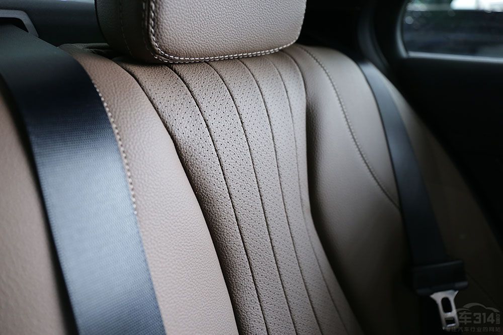 中德中大型豪华旗舰大对决：红旗H9对比奔驰E级谁更有优势