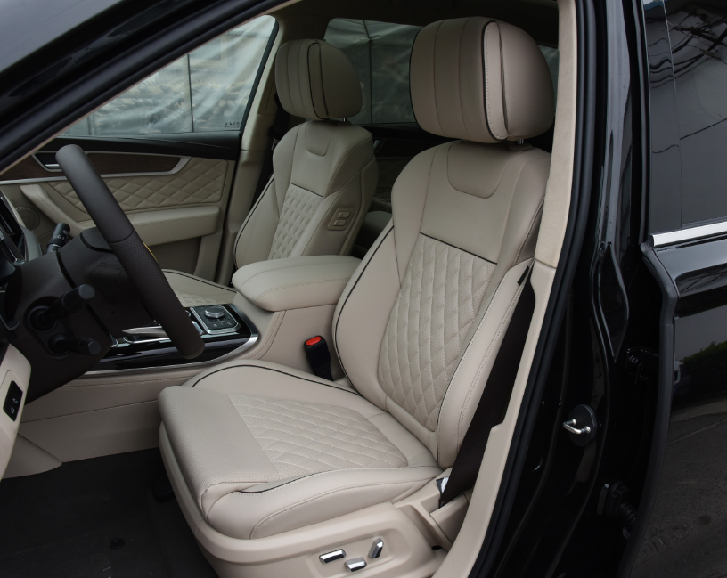 冷门国产“豪车”对比，北京BJ80对比红旗HS7谁更出色？