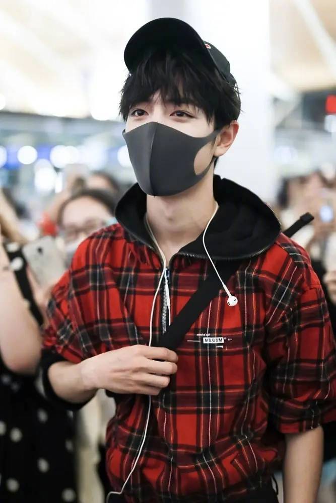 肖战的口罩神图戴着口罩辨识度还如此高的还有谁