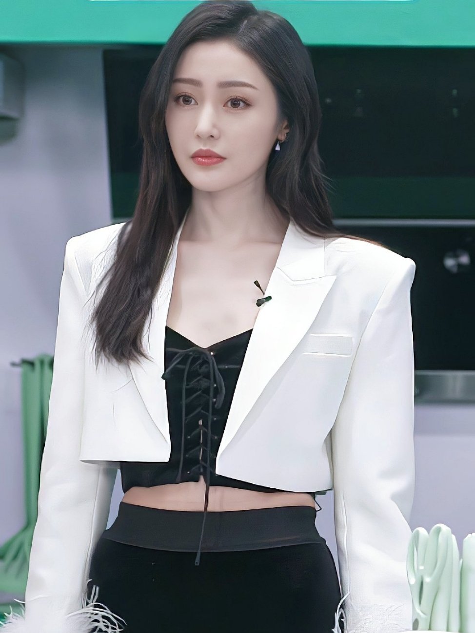 张天爱直播开场即惊艳！截图颜值真的好绝，开口秒变甜妹休闲区蓝鸢梦想 - Www.slyday.coM