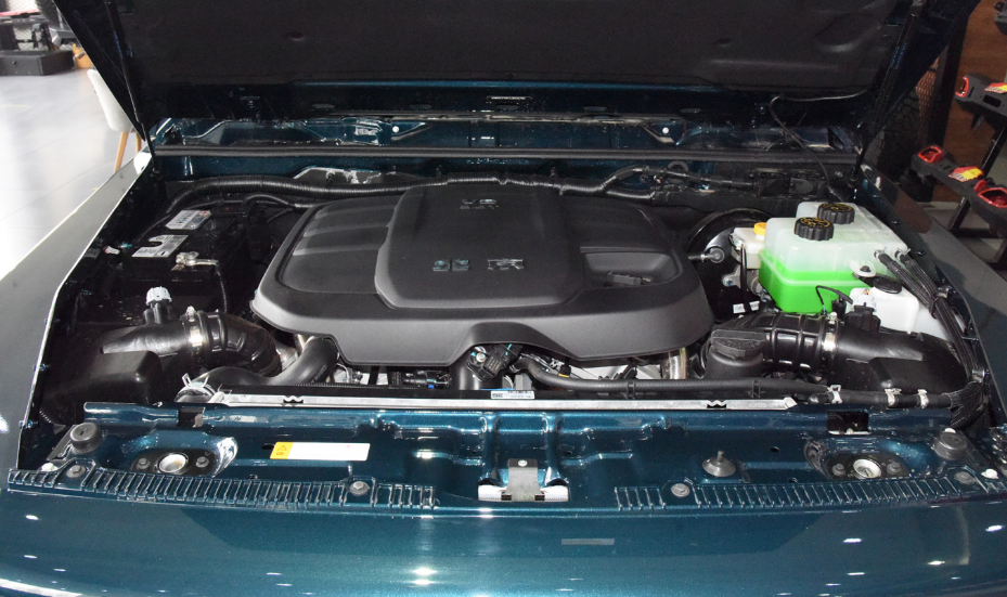 冷门国产“豪车”对比，北京BJ80对比红旗HS7谁更出色？