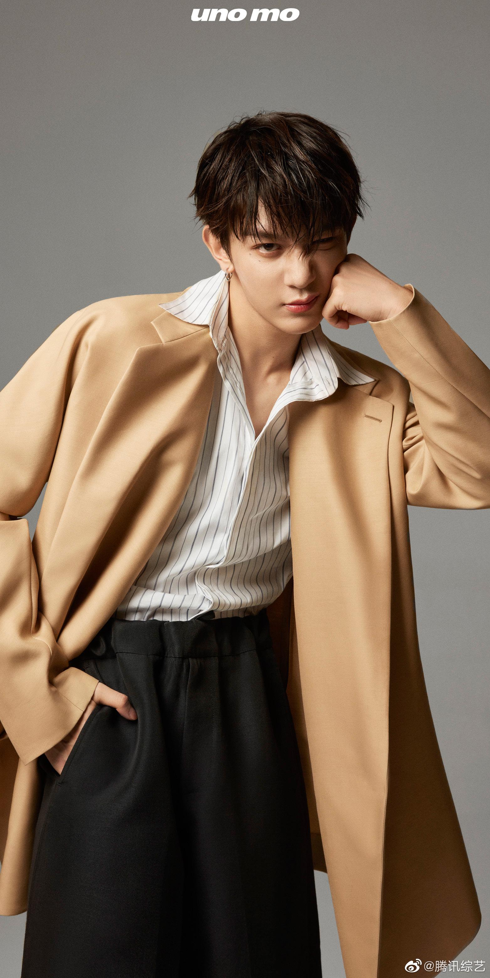 阳光少年r1se夏之光白色拖地裤蓝色叠穿衬衣小伙子人靓条顺