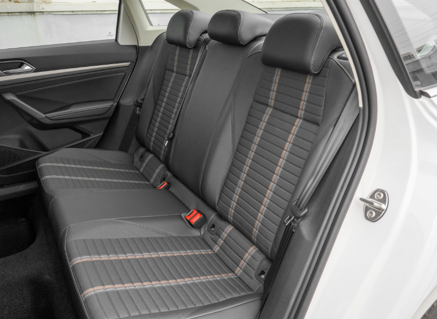 日韩系涡轮增压家轿对决：现代伊兰特对标大众朗逸