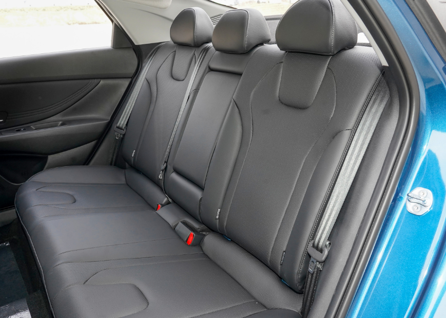 日韩系涡轮增压家轿对决：现代伊兰特对标大众朗逸