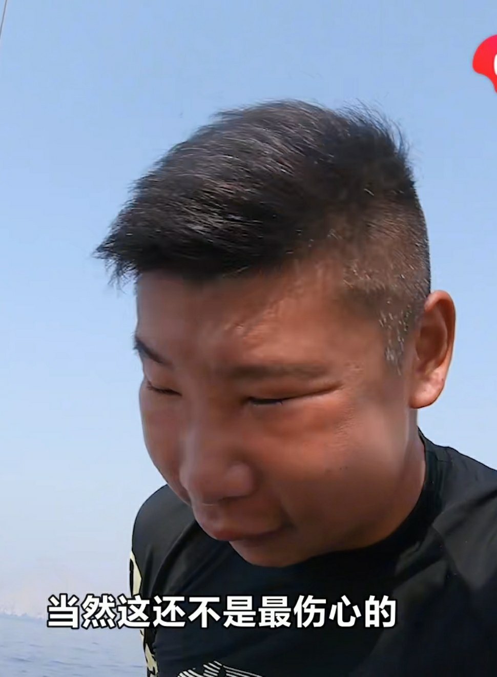 一位在阿曼被马蜂 成二哈的船长,原谅我不厚道笑了