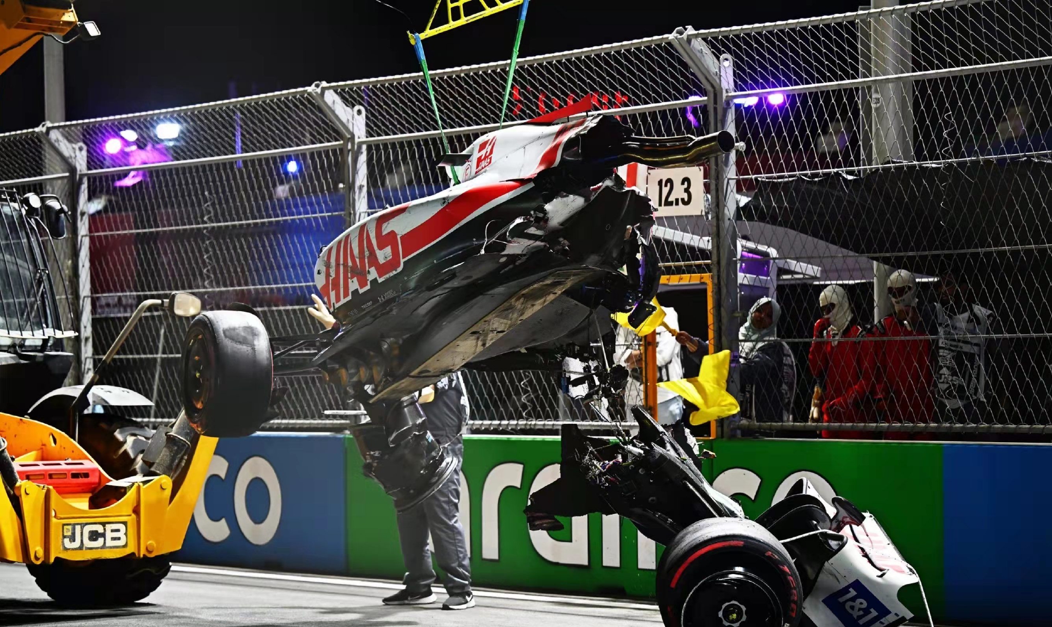 F1沙特站排位赛休闲区蓝鸢梦想 - Www.slyday.coM F1沙特站排位赛休闲区蓝鸢梦想 - Www.slyday.coM