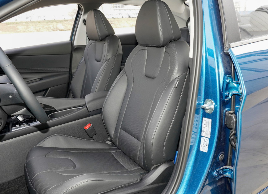 日韩系涡轮增压家轿对决：现代伊兰特对标大众朗逸