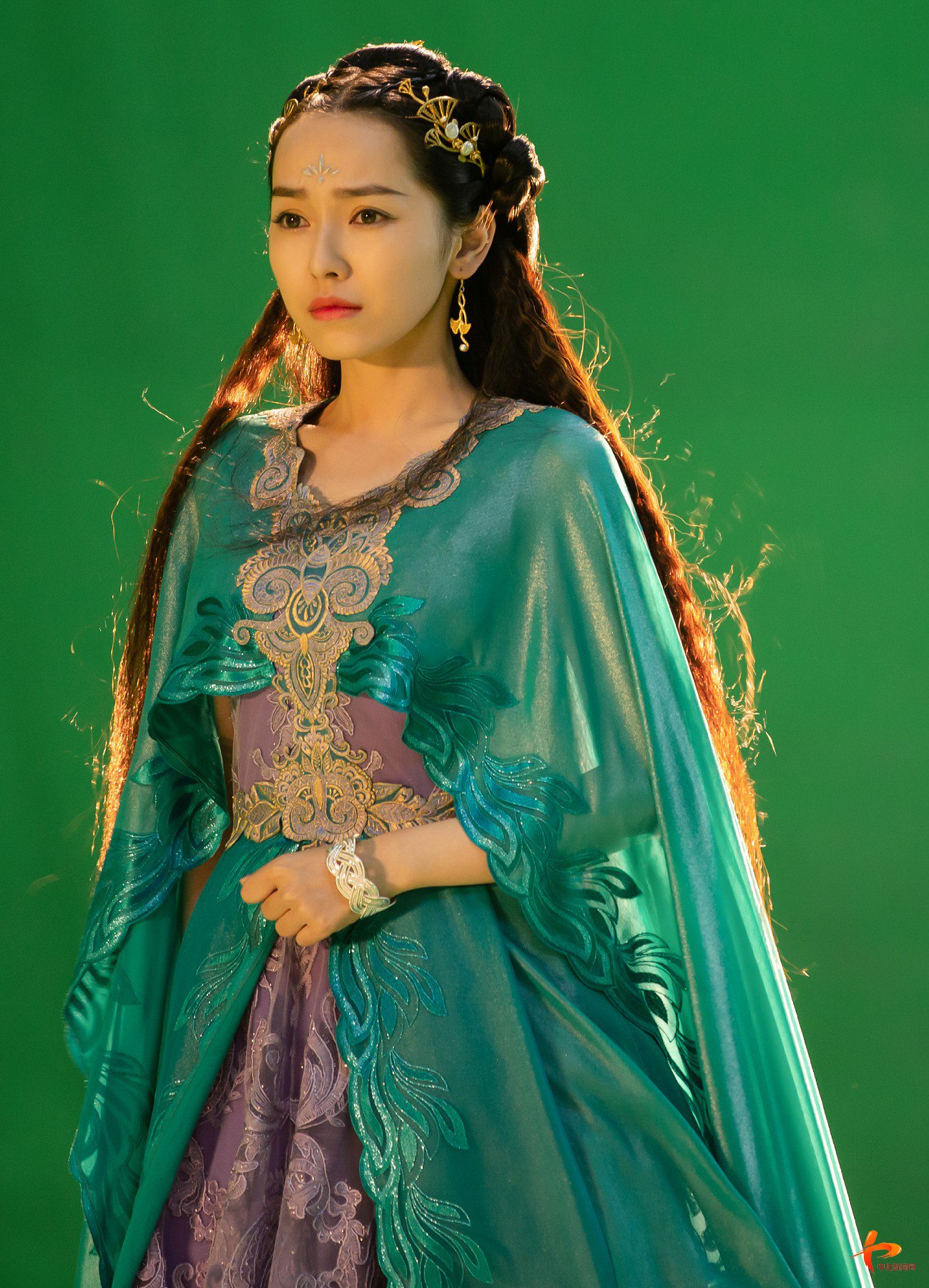 无疑,夜仙儿又是痴狂的,为了追随贡穆烈生生的撕