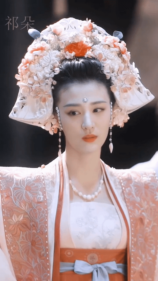 王楚然《清平乐》花冠造型