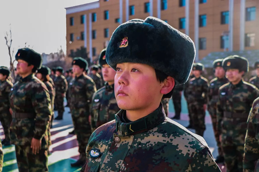 飒百名女东风快递员正式入列