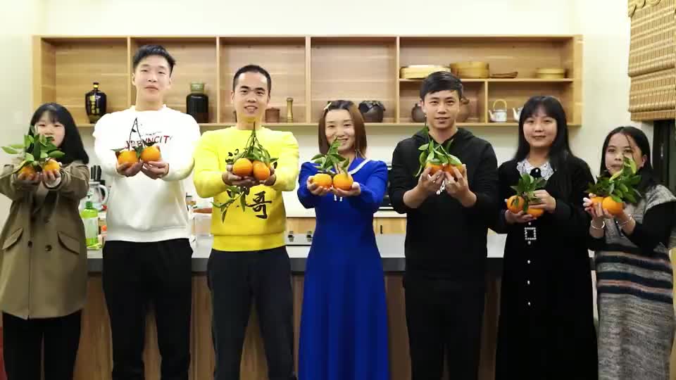 山哥山嫂祝大家在新的一年里快快乐乐平平安安牛年大吉