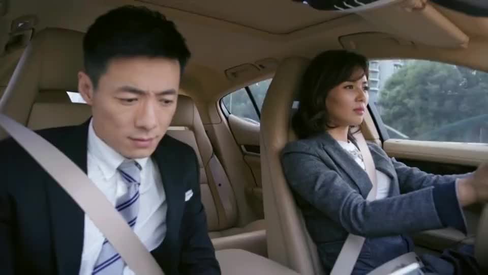 欢乐颂安迪突然地表白让奇点顿时愣住一脸惊愕的看着她