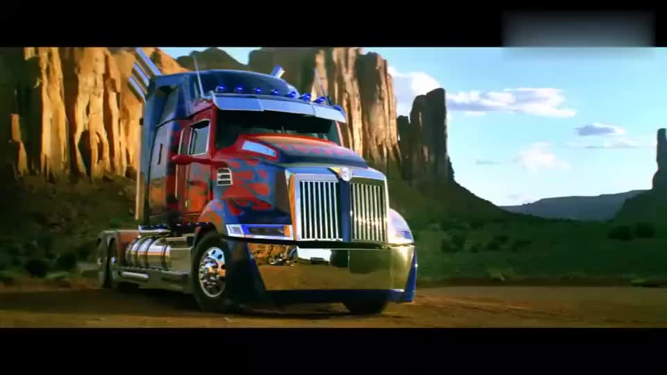 变形金刚精彩片段擎天柱霸气归来破败卡车一秒变新车太酷了