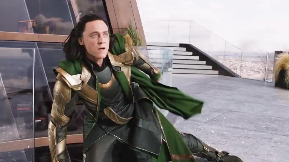 绿巨人暴揍打哭洛基,霸气讽刺洛基:好弱的神