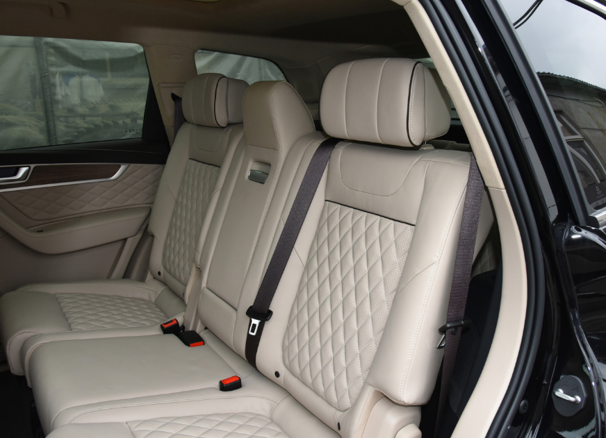 冷门国产“豪车”对比，北京BJ80对比红旗HS7谁更出色？