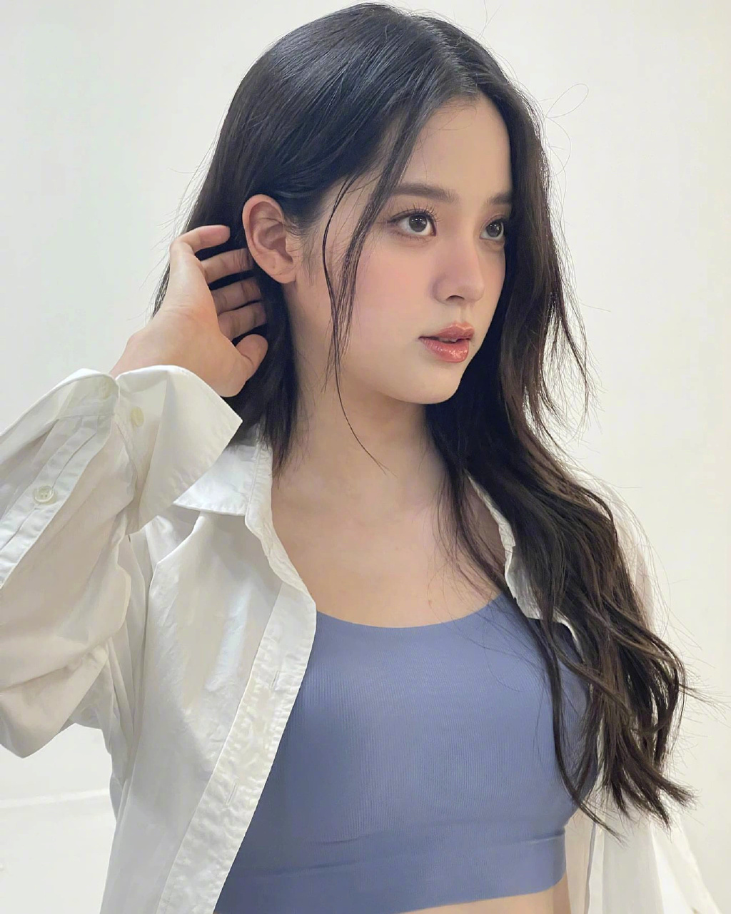 欧阳娜娜生图合集,皮肤白皙脸又小,和精修真的零差别!__财经头条