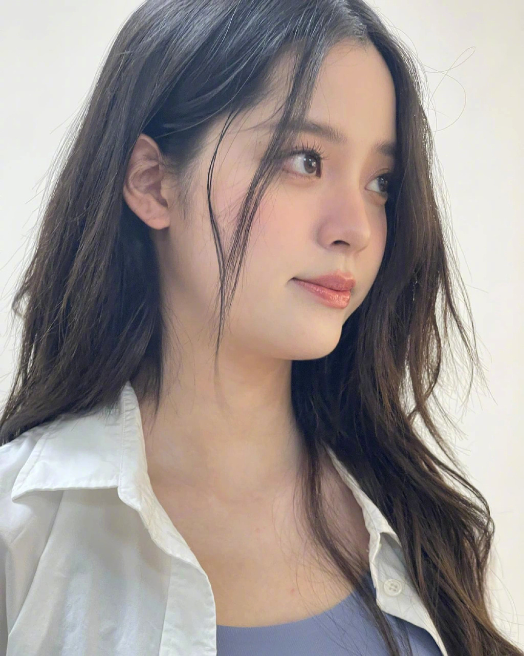 欧阳娜娜生图合集,皮肤白皙脸又小,和精修真的零差别!