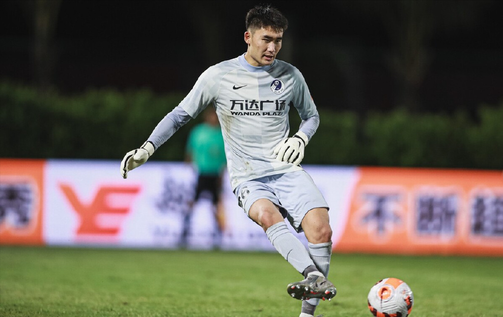 大连人队门将位置迎来变动,一将若离开是巨大损失|吴龑|张翀|门将