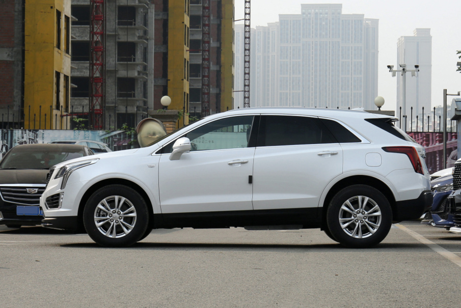 豪华中型SUV之争，林肯航海家VS凯迪拉克XT5怎么选？