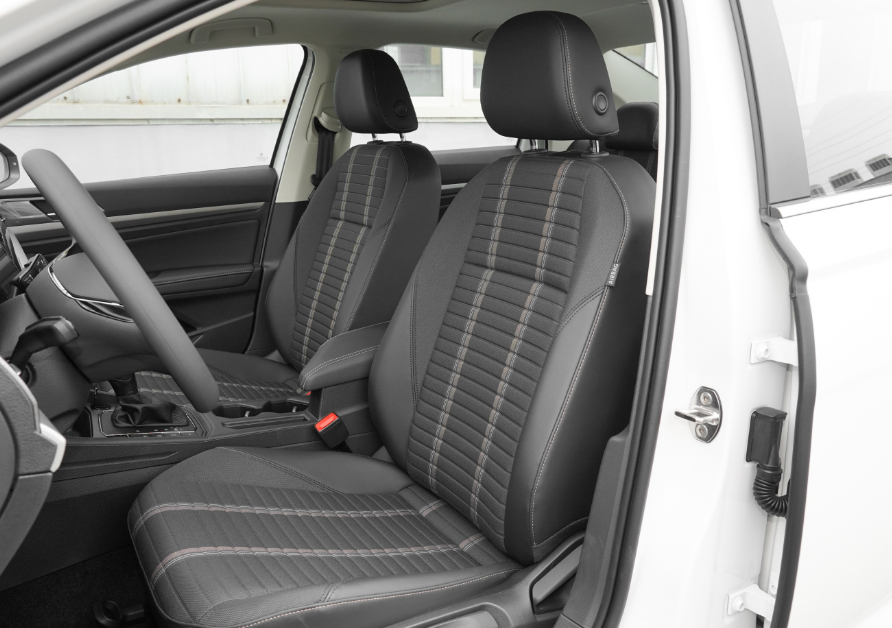 日韩系涡轮增压家轿对决：现代伊兰特对标大众朗逸