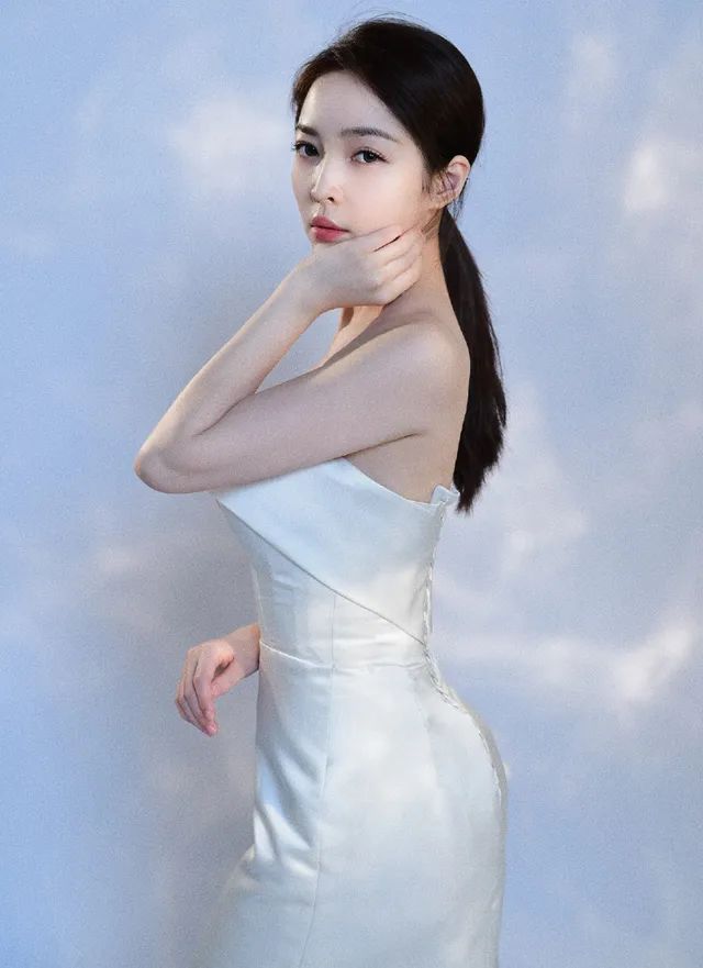 台球女神王钟瑶晒照,身材无可挑剔,她的文案却非常凡尔赛了|凡尔赛|台球|文案_新浪新闻