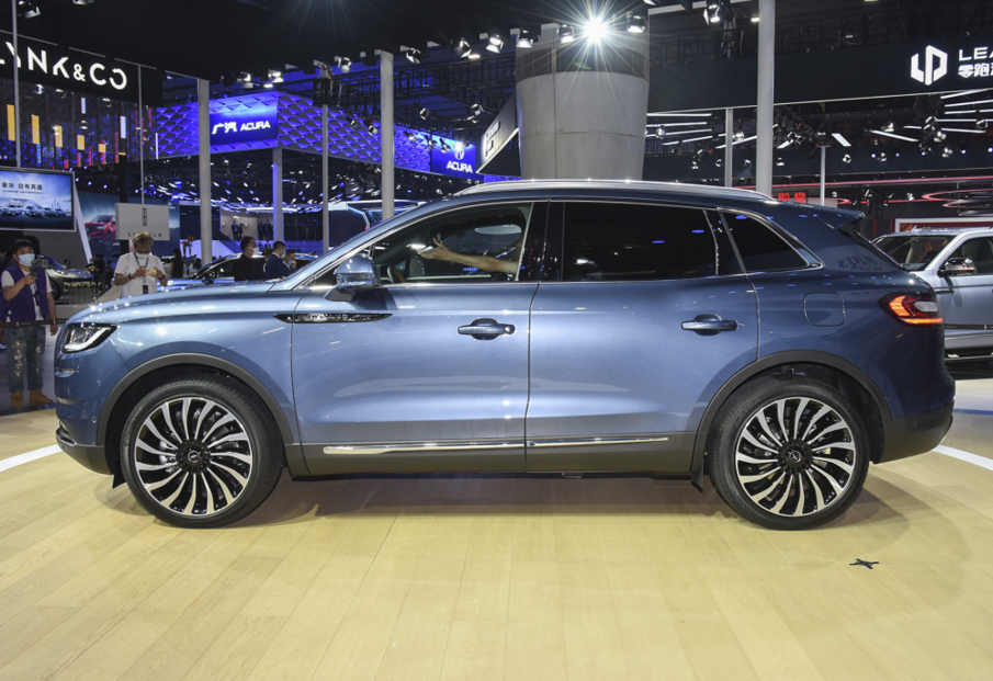 豪华中型SUV之争，林肯航海家VS凯迪拉克XT5怎么选？